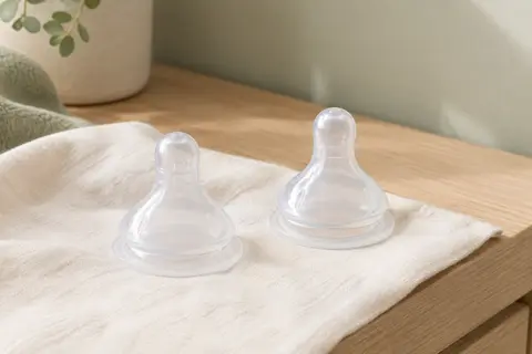 Deux tétines de rechange en silicone à débit moyen pour biberon NUK Serenity Plus